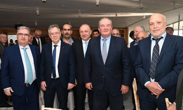 &Delta;&eta;&mu;&iota;&omicron;&upsilon;&rho;&gamma;&iota;&kappa;ό rebranding &gamma;&iota;&alpha; &tau;&eta;&nu; &Sigma;&upsilon;&nu;&epsilon;&tau;&alpha;&iota;&rho;&iota;&sigma;&tau;&iota;&kappa;ή &Alpha;&sigma;&phi;&alpha;&lambda;&iota;&sigma;&tau;&iota;&kappa;ή &ndash; &Mu;&epsilon;&tau;&omicron;&nu;&omicron;&mu;ά&zeta;&epsilon;&tau;&alpha;&iota; &sigma;&epsilon; Syndea