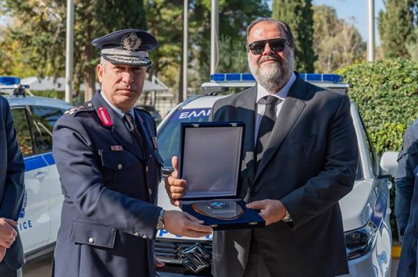 &Nu;&iota;&kappa;ό&lambda;&alpha;&sigmaf; &Pi;&alpha;&tau;έ&rho;&alpha;&sigmaf;: &Delta;&omega;&rho;&epsilon;ά 5 &upsilon;&beta;&rho;&iota;&delta;&iota;&kappa;ώ&nu; &omicron;&chi;&eta;&mu;ά&tau;&omega;&nu; &sigma;&tau;&eta;&nu; &Epsilon;&lambda;&lambda;&eta;&nu;&iota;&kappa;ή &Alpha;&sigma;&tau;&upsilon;&nu;&omicron;&mu;ί&alpha;