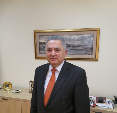 &Rho;&upsilon;&theta;&mu;&iota;&sigma;&tau;&iota;&kappa;ή &Alpha;&rho;&chi;ή &Lambda;&iota;&mu;έ&nu;&omega;&nu;: &Pi;&rho;&omicron;&sigma;&omega;&rho;&iota;&nu;ά &pi;&rho;ό&epsilon;&delta;&rho;&omicron;&sigmaf; &omicron; &omicron;&iota;&kappa;&omicron;&nu;&omicron;&mu;&omicron;&lambda;ό&gamma;&omicron;&sigmaf; &Alpha;&theta;&alpha;&nu;ά&sigma;&iota;&omicron;&sigmaf; &Tau;&omicron;&rho;&omicron;&upsilon;&nu;ί&delta;&eta;&sigmaf;