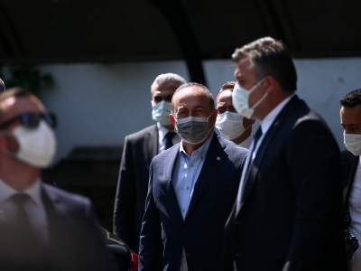 &Tau;&sigma;&alpha;&beta;&omicron;ύ&sigma;&omicron;&gamma;&lambda;&omicron;&upsilon; - &Theta;&rho;ά&kappa;&eta;: &Eta; &alpha;&nu;ά&rho;&tau;&eta;&sigma;&eta; &pi;&epsilon;&rho;ί &laquo;&tau;&omicron;&upsilon;&rho;&kappa;&iota;&kappa;ή&sigmaf; &mu;&epsilon;&iota;&omicron;&nu;ό&tau;&eta;&tau;&alpha;&sigmaf;&raquo; - &laquo;&Sigma;&alpha;&sigmaf; &phi;έ&rho;&nu;&omega; &chi;&alpha;&iota;&rho;&epsilon;&tau;ί&sigma;&mu;&alpha;&tau;&alpha; &alpha;&pi;ό &tau;&omicron;&nu; &Epsilon;&rho;&nu;&tau;&omicron;&gamma;ά&nu;&raquo;