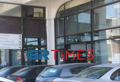&Theta;&epsilon;&sigma;&sigma;&alpha;&lambda;&omicron;&nu;ί&kappa;&eta;: Ά&nu;&delta;&rho;&alpha;&sigmaf; &epsilon;&iota;&sigma;έ&beta;&alpha;&lambda;&epsilon; &mu;&epsilon; &kappa;&alpha;&rho;&alpha;&mu;&pi;ί&nu;&alpha; &sigma;&epsilon; &alpha;&nu;&tau;&iota;&pi;&rho;&omicron;&sigma;&omega;&pi;&epsilon;ί&alpha; &alpha;&upsilon;&tau;&omicron;&kappa;&iota;&nu;ή&tau;&omega;&nu;