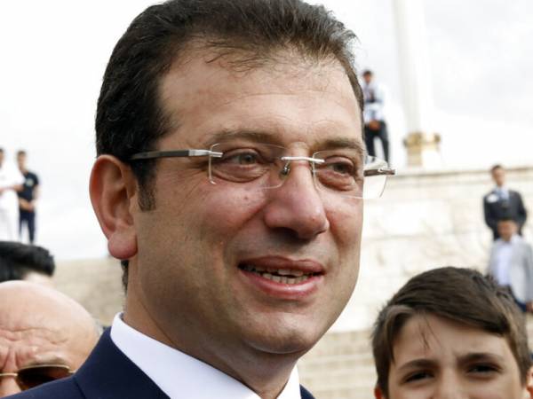 &Delta;&eta;&mu;&omicron;&tau;&iota;&kappa;έ&sigmaf; &epsilon;&kappa;&lambda;&omicron;&gamma;έ&sigmaf; &Tau;&omicron;&upsilon;&rho;&kappa;ί&alpha;: &Mu;&epsilon;&gamma;ά&lambda;&omicron; &pi;&rho;&omicron;&beta;ά&delta;&iota;&sigma;&mu;&alpha; &Iota;&mu;ά&mu;&omicron;&gamma;&lambda;&omicron;&upsilon; &kappa;&alpha;&iota; &sigma;&tau;&iota;&sigmaf; &tau;&rho;&epsilon;&iota;&sigmaf; &mu;&epsilon;&gamma;ά&lambda;&epsilon;&sigmaf; &pi;ό&lambda;&epsilon;&iota;&sigmaf;