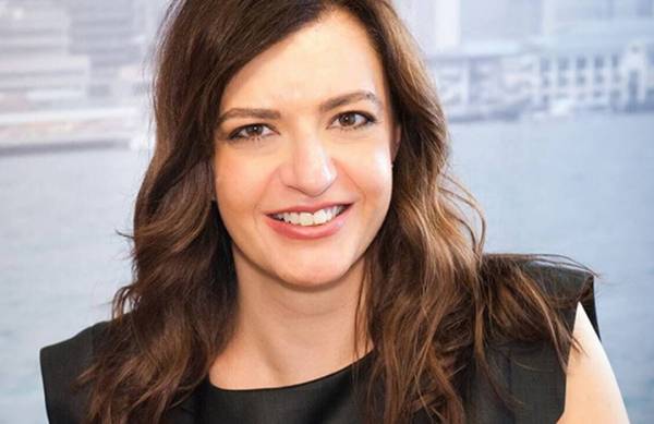 &Epsilon;. &Beta;&rho;&epsilon;&tau;&tau;&omicron;ύ (Attica Bank): &Eta; &sigma;&upsilon;&gamma;&chi;ώ&nu;&epsilon;&upsilon;&sigma;&eta; &mu;&epsilon; &tau;&eta;&nu; &Pi;&alpha;&gamma;&kappa;&rho;ή&tau;&iota;&alpha; &Tau;&rho;ά&pi;&epsilon;&zeta;&alpha; &alpha;&pi;έ&chi;&epsilon;&iota; &lambda;ί&gamma;&alpha; 24&omega;&rho;&alpha;