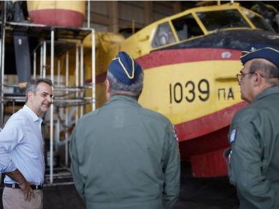 &Kappa;&upsilon;&rho;. &Mu;&eta;&tau;&sigma;&omicron;&tau;ά&kappa;&eta;&sigmaf;: &Theta;&alpha; &tau;&rho;έ&xi;&omicron;&upsilon;&nu; &laquo;&sigma;&phi;&alpha;ί&rho;&alpha;&raquo; &tau;&alpha; &pi;&rho;&omicron;&gamma;&rho;ά&mu;&mu;&alpha;&tau;&alpha; &gamma;&iota;&alpha; &tau;&alpha; &nu;έ&alpha; Canadair