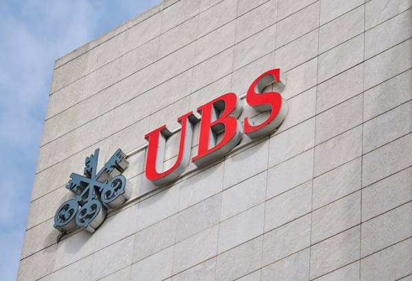 UBS: &Epsilon;&nu;&tau;&upsilon;&pi;&omega;&sigma;&iota;&alpha;&kappa;ή &epsilon;&pi;ί&delta;&omicron;&sigma;&eta; &kappa;&epsilon;&rho;&delta;ώ&nu; &sigma;&tau;&omicron; &tau;&rho;ί&mu;&eta;&nu;&omicron;