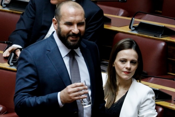 Έ&gamma;&kappa;&upsilon;&omicron;&sigmaf; &eta; Έ&phi;&eta; &Alpha;&chi;&tau;&sigma;&iota;ό&gamma;&lambda;&omicron;&upsilon; &sigma;&tau;&omicron; &pi;&alpha;&iota;&delta;ί &tau;&omicron;&upsilon; &Delta;. &Tau;&zeta;&alpha;&nu;&alpha;&kappa;ό&pi;&omicron;&upsilon;&lambda;&omicron;&upsilon;
