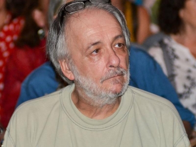 &Sigma;&epsilon; &sigma;&tau;&epsilon;&phi;&alpha;&nu;&iota;&omicron;&gamma;&rho;&alpha;&phi;ί&alpha; &upsilon;&pi;&omicron;&beta;&lambda;ή&theta;&eta;&kappa;&epsilon; &omicron; &Alpha;&nu;&delta;&rho;έ&alpha;&sigmaf; &Mu;&iota;&kappa;&rho;&omicron;ύ&tau;&sigma;&iota;&kappa;&omicron;&sigmaf;