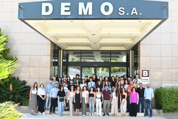 &Eta; DEMO &laquo;ά&nu;&omicron;&iota;&xi;&epsilon; &tau;&iota;&sigmaf; &pi;ό&rho;&tau;&epsilon;&sigmaf; &tau;&eta;&sigmaf;&raquo; &sigma;&tau;&omicron; &Epsilon;&Kappa;&Pi;&Alpha;