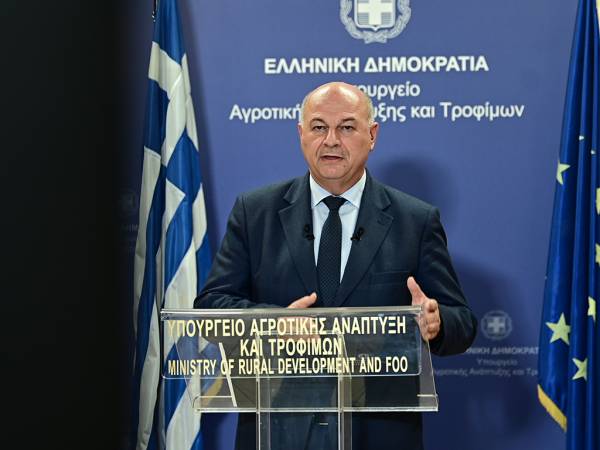&Kappa;ά&lambda;&epsilon;&sigma;&mu;&alpha; &Tau;&sigma;&iota;ά&rho;&alpha; &sigma;&epsilon; &omicron;&upsilon;&sigma;&iota;&alpha;&sigma;&tau;&iota;&kappa;ό &delta;&iota;ά&lambda;&omicron;&gamma;&omicron; &mu;&epsilon; &tau;&omicron;&upsilon;&sigmaf; &alpha;&gamma;&rho;ό&tau;&epsilon;&sigmaf; &ndash; &laquo;&Eta; &kappa;&omicron;&iota;&nu;&omega;&nu;ί&alpha; &pi;&epsilon;&rho;&iota;&mu;έ&nu;&epsilon;&iota; &upsilon;&pi;&epsilon;&upsilon;&theta;&upsilon;&nu;ό&tau;&eta;&tau;&alpha;&raquo;