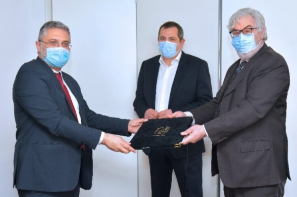 &Mu;&nu;&eta;&mu;ό&nu;&iota;&omicron; &Sigma;&upsilon;&nu;&epsilon;&rho;&gamma;&alpha;&sigma;ί&alpha;&sigmaf; &Pi;&alpha;&nu;&epsilon;&pi;&iota;&sigma;&tau;&eta;&mu;ί&omicron;&upsilon; &Pi;&epsilon;&iota;&rho;&alpha;&iota;ώ&sigmaf; &kappa;&alpha;&iota; Έ&nu;&omega;&sigma;&eta;&sigmaf; &Alpha;&nu;&alpha;&lambda;&omicron;&gamma;&iota;&sigma;&tau;ώ&nu; &Epsilon;&lambda;&lambda;ά&delta;&alpha;&sigmaf;