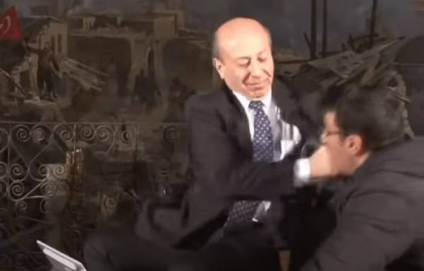 &Tau;&omicron;&upsilon;&rho;&kappa;ί&alpha;: &Sigma;ά&lambda;&omicron;&sigmaf; &mu;&epsilon; &delta;&eta;&mu;&omicron;&sigma;&iota;&omicron;&gamma;&rho;ά&phi;&omicron; &pi;&omicron;&upsilon; &chi;&alpha;&sigma;&tau;&omicron;ύ&kappa;&iota;&sigma;&epsilon; &tau;&epsilon;&chi;&nu;&iota;&kappa;ό &sigma;&tau;&omicron;&nu; &alpha;έ&rho;&alpha;
