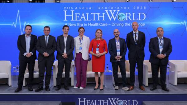 &Eta; Roche Diagnostics &sigma;&tau;&omicron; HealthWorld 2025: &Sigma;&tau;&rho;&alpha;&tau;&eta;&gamma;&iota;&kappa;ή &epsilon;&pi;έ&nu;&delta;&upsilon;&sigma;&eta; &omicron;&iota; &psi;&eta;&phi;&iota;&alpha;&kappa;έ&sigmaf; &delta;&iota;&alpha;&gamma;&nu;&omega;&sigma;&tau;&iota;&kappa;έ&sigmaf; &lambda;ύ&sigma;&epsilon;&iota;&sigmaf;