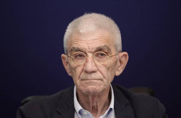 &Omicron; &Delta;ή&mu;&omicron;&sigmaf; &Theta;&epsilon;&sigma;&sigma;&alpha;&lambda;&omicron;&nu;ί&kappa;&eta;&sigmaf; &alpha;&pi;&omicron;&chi;&alpha;&iota;&rho;&epsilon;&tau;ά &tau;&omicron;&nu; &pi;&rho;ώ&eta;&nu; &Delta;ή&mu;&alpha;&rho;&chi;&omicron; &Gamma;&iota;ά&nu;&nu;&eta; &Mu;&pi;&omicron;&upsilon;&tau;ά&rho;&eta;