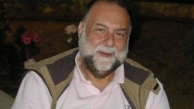 Έ&phi;&upsilon;&gamma;&epsilon; &alpha;&pi;ό &tau;&eta; &zeta;&omega;ή &omicron; &delta;&eta;&mu;&omicron;&sigma;&iota;&omicron;&gamma;&rho;ά&phi;&omicron;&sigmaf; &Kappa;ώ&sigma;&tau;&alpha;&sigmaf; &Mu;&pi;&epsilon;&tau;&iota;&nu;ά&kappa;&eta;&sigmaf;