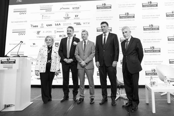 &Beta;. &Kappa;&iota;&kappa;ί&lambda;&iota;&alpha;&sigmaf;: &laquo;&Eta; &Epsilon;&lambda;&lambda;ά&delta;&alpha; &sigma;&upsilon;&nu;&delta;&iota;&alpha;&mu;&omicron;&rho;&phi;ώ&nu;&epsilon;&iota; &tau;&iota;&sigmaf; &alpha;&pi;&omicron;&phi;ά&sigma;&epsilon;&iota;&sigmaf; &sigma;&tau;&eta;&nu; &pi;&alpha;&gamma;&kappa;ό&sigma;&mu;&iota;&alpha; &nu;&alpha;&upsilon;&tau;&iota;&lambda;ί&alpha;, &delta;&epsilon;&nu; &alpha;&kappa;&omicron;&lambda;&omicron;&upsilon;&theta;&epsilon;ί &alpha;&pi;&lambda;ώ&sigmaf; &tau;&iota;&sigmaf; &epsilon;&xi;&epsilon;&lambda;ί&xi;&epsilon;&iota;&sigmaf;&raquo;