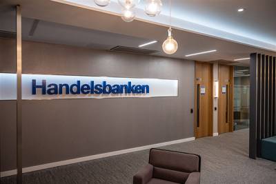 &Alpha;&pi;&omicron;&tau;&epsilon;&lambda;έ&sigma;&mu;&alpha;&tau;&alpha;-&rho;&epsilon;&kappa;ό&rho; &sigma;&tau;&omicron; &delta;΄ &tau;&rho;ί&mu;&eta;&nu;&omicron; &gamma;&iota;&alpha; &tau;&eta;&nu; Handelsbanken