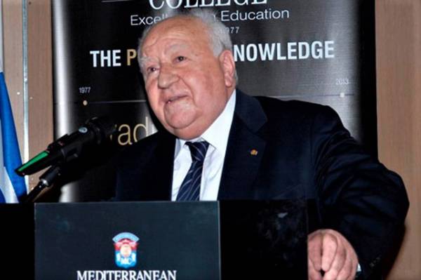 &Pi;έ&theta;&alpha;&nu;&epsilon; &omicron; &gamma;&nu;&omega;&sigma;&tau;ό&sigmaf; &sigma;&epsilon;&iota;&sigma;&mu;&omicron;&lambda;ό&gamma;&omicron;&sigmaf; &Beta;&alpha;&sigma;ί&lambda;&eta;&sigmaf; &Pi;&alpha;&pi;&alpha;&zeta;ά&chi;&omicron;&sigmaf;