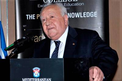&Pi;έ&theta;&alpha;&nu;&epsilon; &omicron; &gamma;&nu;&omega;&sigma;&tau;ό&sigmaf; &sigma;&epsilon;&iota;&sigma;&mu;&omicron;&lambda;ό&gamma;&omicron;&sigmaf; &Beta;&alpha;&sigma;ί&lambda;&eta;&sigmaf; &Pi;&alpha;&pi;&alpha;&zeta;ά&chi;&omicron;&sigmaf;
