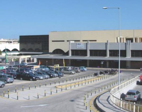 &Pi;ά&nu;&omega; &alpha;&pi;ό 4,5 &epsilon;&kappa;&alpha;&tau;. &alpha;&phi;ί&xi;&epsilon;&iota;&sigmaf; &alpha;&pi;ό &epsilon;&xi;&omega;&tau;&epsilon;&rho;&iota;&kappa;ό &sigma;&tau;&alpha; &nu;&eta;&sigma;&iota;ά &Nu;&omicron;&tau;ί&omicron;&upsilon; &Alpha;&iota;&gamma;&alpha;ί&omicron;&upsilon; &sigma;&tau;&omicron; 10ή&mu;&epsilon;&rho;&omicron; &Sigma;&epsilon;&pi;&tau;&epsilon;&mu;&beta;&rho;ί&omicron;&upsilon;