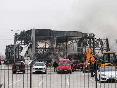 &Phi;&omega;&tau;&iota;ά &sigma;&tau;&omicron; &epsilon;&rho;&gamma;&omicron;&sigma;&tau;ά&sigma;&iota;&omicron; &tau;&eta;&sigmaf; &Beta;&iota;&omicron;&lambda;ά&nu;&tau;&alpha; &sigma;&tau;&alpha; &Tau;&rho;ί&kappa;&alpha;&lambda;&alpha;: 4 &gamma;&upsilon;&nu;&alpha;ί&kappa;&epsilon;&sigmaf; &epsilon;&nu;&tau;&omicron;&pi;ί&sigma;&tau;&eta;&kappa;&alpha;&nu; &nu;&epsilon;&kappa;&rho;έ&sigmaf;