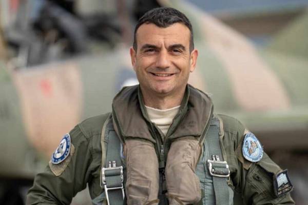 &Tau;&rho;&iota;ή&mu;&epsilon;&rho;&omicron; &pi;έ&nu;&theta;&omicron;&sigmaf; &sigma;&tau;&iota;&sigmaf; Έ&nu;&omicron;&pi;&lambda;&epsilon;&sigmaf; &Delta;&upsilon;&nu;ά&mu;&epsilon;&iota;&sigmaf; &gamma;&iota;&alpha; &tau;&omicron;&nu; &theta;ά&nu;&alpha;&tau;&omicron; &tau;&omicron;&upsilon; &epsilon;&pi;&iota;&sigma;&mu;&eta;&nu;&alpha;&gamma;&omicron;ύ &Epsilon;&pi;&alpha;&mu;&epsilon;&iota;&nu;ώ&nu;&delta;&alpha; &Kappa;&omega;&sigma;&tau;έ&alpha;
