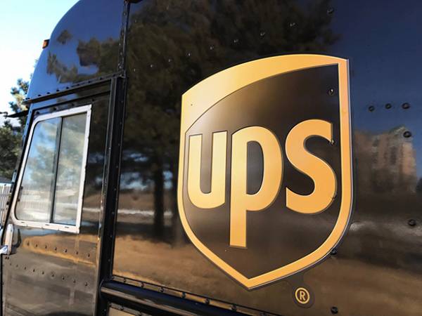 UPS: &Zeta;&eta;&mu;ί&epsilon;&sigmaf; &kappa;&alpha;&iota; &pi;&tau;ώ&sigma;&eta; &tau;&omega;&nu; &epsilon;&sigma;ό&delta;&omega;&nu; &gamma;&iota;&alpha; &tau;&omicron; &alpha;' &tau;&rho;ί&mu;&eta;&nu;&omicron;