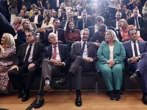&Mu;&epsilon; &Mu;&pi;&epsilon;&lambda;έ&rho;&eta;, &Alpha;&upsilon;&tau;&iota;ά &kappa;&alpha;&iota; &Epsilon;&lambda;&epsilon;&omega;&nu;ό&rho;&alpha; &Mu;&epsilon;&lambda;έ&tau;&eta; &tau;&omicron; &epsilon;&upsilon;&rho;&omega;&psi;&eta;&phi;&omicron;&delta;έ&lambda;&tau;&iota;&omicron; &tau;&eta;&sigmaf; &Nu;&Delta; - &Omicron;&iota; 42 &upsilon;&pi;&omicron;&psi;ή&phi;&iota;&omicron;&iota;
