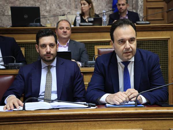 &Kappa;&tau;&eta;&mu;&alpha;&tau;&omicron;&lambda;ό&gamma;&iota;&omicron;: &Omicron; &pi;&rho;ώ&tau;&omicron;&sigmaf; &delta;&eta;&mu;ό&sigma;&iota;&omicron;&sigmaf; &phi;&omicron;&rho;έ&alpha;&sigmaf; &pi;&omicron;&upsilon; &epsilon;&nu;&tau;ά&sigma;&sigma;&epsilon;&iota; &tau;&eta;&nu; &tau;&epsilon;&chi;&nu;&eta;&tau;ή &nu;&omicron;&eta;&mu;&omicron;&sigma;ύ&nu;&eta;