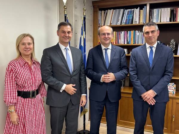 &Eta; &tau;&epsilon;&lambda;&epsilon;&tau;ή &pi;&alpha;&rho;ά&delta;&omicron;&sigma;&eta;&sigmaf;-&pi;&alpha;&rho;&alpha;&lambda;&alpha;&beta;ή&sigmaf; &sigma;&tau;&omicron; &Upsilon;&pi;&omicron;&upsilon;&rho;&gamma;&epsilon;ί&omicron; &Epsilon;&theta;&nu;&iota;&kappa;ή&sigmaf; &Omicron;&iota;&kappa;&omicron;&nu;&omicron;&mu;ί&alpha;&sigmaf; &kappa;&alpha;&iota; &Omicron;&iota;&kappa;&omicron;&nu;&omicron;&mu;&iota;&kappa;ώ&nu;