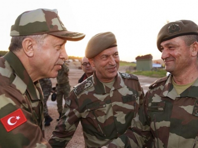 Die Welt: &Delta;&iota;&alpha;&tau;&alpha;&gamma;ή &Epsilon;&rho;&nu;&tau;&omicron;&gamma;ά&nu; &sigma;&epsilon; &sigma;&tau;&rho;&alpha;&tau;&eta;&gamma;&omicron;ύ&sigmaf; - &laquo;&Beta;&upsilon;&theta;ί&sigma;&tau;&epsilon; &epsilon;&lambda;&lambda;&eta;&nu;&iota;&kappa;ό &pi;&lambda;&omicron;ί&omicron; ή &kappa;&alpha;&tau;&alpha;&rho;&rho;ί&psi;&tau;&epsilon; &mu;&alpha;&chi;&eta;&tau;&iota;&kappa;ό&raquo;