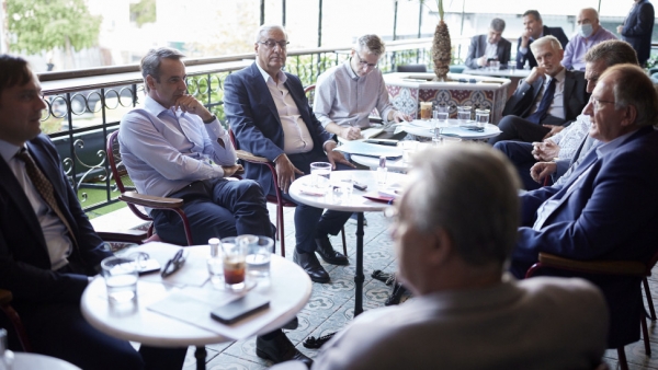 &Sigma;&upsilon;&nu;ά&nu;&tau;&eta;&sigma;&eta; &Mu;&eta;&tau;&sigma;&omicron;&tau;ά&kappa;&eta; &mu;&epsilon; &tau;&omicron;&upsilon;&sigmaf; &delta;&eta;&mu;ά&rho;&chi;&omicron;&upsilon;&sigmaf; &tau;&eta;&sigmaf; &Delta;&upsilon;&tau;&iota;&kappa;ή&sigmaf; &Alpha;&theta;ή&nu;&alpha;&sigmaf;