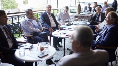 &Sigma;&upsilon;&nu;ά&nu;&tau;&eta;&sigma;&eta; &Mu;&eta;&tau;&sigma;&omicron;&tau;ά&kappa;&eta; &mu;&epsilon; &tau;&omicron;&upsilon;&sigmaf; &delta;&eta;&mu;ά&rho;&chi;&omicron;&upsilon;&sigmaf; &tau;&eta;&sigmaf; &Delta;&upsilon;&tau;&iota;&kappa;ή&sigmaf; &Alpha;&theta;ή&nu;&alpha;&sigmaf;