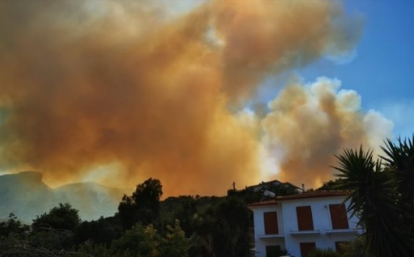 &Sigma;&epsilon; &pi;&lambda;ή&rho;&eta; &epsilon;&xi;έ&lambda;&iota;&xi;&eta; &eta; &mu;&epsilon;&gamma;ά&lambda;&eta; &phi;&omega;&tau;&iota;ά &sigma;&tau;&eta; &Sigma;ά&mu;&omicron;