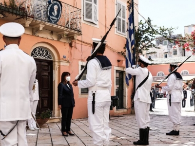 &Epsilon;&pi;ί&sigma;&kappa;&epsilon;&psi;&eta; &tau;&eta;&sigmaf; &Pi;&rho;&omicron;έ&delta;&rho;&omicron;&upsilon; &tau;&eta;&sigmaf; &Delta;&eta;&mu;&omicron;&kappa;&rho;&alpha;&tau;ί&alpha;&sigmaf;, &Kappa;. &Sigma;&alpha;&kappa;&epsilon;&lambda;&lambda;&alpha;&rho;&omicron;&pi;&omicron;ύ&lambda;&omicron;&upsilon;, &sigma;&tau;&eta;&nu; &Kappa;έ&rho;&kappa;&upsilon;&rho;&alpha;