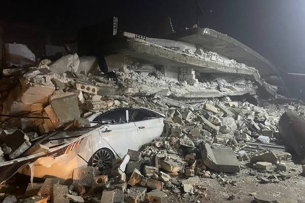 Anadolu: &Omicron; &sigma;&epsilon;&iota;&sigma;&mu;ό&sigmaf; &mu;&epsilon;&tau;έ&tau;&rho;&epsilon;&psi;&epsilon; &tau;&eta; &theta;ά&lambda;&alpha;&sigma;&sigma;&alpha; &sigma;&epsilon; &delta;ί&alpha;&upsilon;&lambda;&omicron; &alpha;&delta;&epsilon;&lambda;&phi;&omicron;&sigma;ύ&nu;&eta;&sigmaf; &mu;&epsilon; &tau;&eta;&nu; &Epsilon;&lambda;&lambda;ά&delta;&alpha;