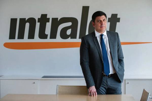 Intralot: &Omicron; &Nu;&iota;&kappa;. &Nu;&iota;&kappa;&omicron;&lambda;&alpha;&kappa;ό&pi;&omicron;&upsilon;&lambda;&omicron;&sigmaf; &alpha;&nu;&alpha;&lambda;&alpha;&mu;&beta;ά&nu;&epsilon;&iota; CEO &tau;&eta;&sigmaf; &theta;&upsilon;&gamma;&alpha;&tau;&rho;&iota;&kappa;ή&sigmaf; &sigma;&tau;&iota;&sigmaf; &Eta;&Pi;&Alpha;