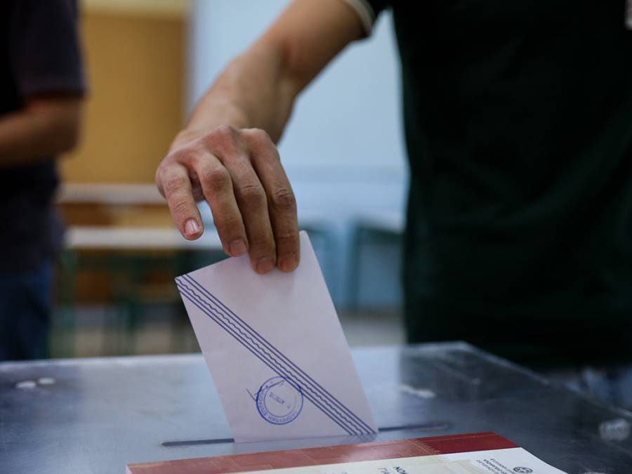 &Delta;&eta;&mu;&omicron;&sigma;&kappa;ό&pi;&eta;&sigma;&eta; Real Polls: &Pi;&rho;ώ&tau;&eta; &mu;&epsilon; 27,5 &eta; &Nu;&Delta; - &Sigma;&tau;&omicron; 14,1% &omicron; &Tau;&sigma;ί&pi;&rho;&alpha;&sigmaf;, 11,4% &gamma;&iota;&alpha; &tau;&eta;&nu; &Mu;. &Kappa;&alpha;&rho;&upsilon;&sigma;&tau;&iota;&alpha;&nu;&omicron;ύ