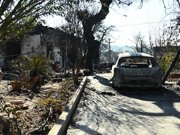 &Delta;&rho;&omicron;&mu;&omicron;&lambda;&omicron;&gamma;&omicron;ύ&nu;&tau;&alpha;&iota; 15 &mu;έ&tau;&rho;&alpha; &sigma;&tau;ή&rho;&iota;&xi;&eta;&sigmaf; &pi;&upsilon;&rho;ό&pi;&lambda;&eta;&kappa;&tau;&omega;&nu;