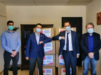 &Delta;&omega;&rho;&epsilon;ά &tau;&eta;&sigmaf; PCT &sigma;&tau;&omicron; &Gamma;&epsilon;&nu;&iota;&kappa;ό &Nu;&omicron;&sigma;&omicron;&kappa;&omicron;&mu;&epsilon;ί&omicron; &laquo;&Theta;&rho;&iota;ά&sigma;&iota;&omicron;&raquo; &sigma;&tau;&eta;&nu; &Epsilon;&lambda;&epsilon;&upsilon;&sigma;ί&nu;&alpha;