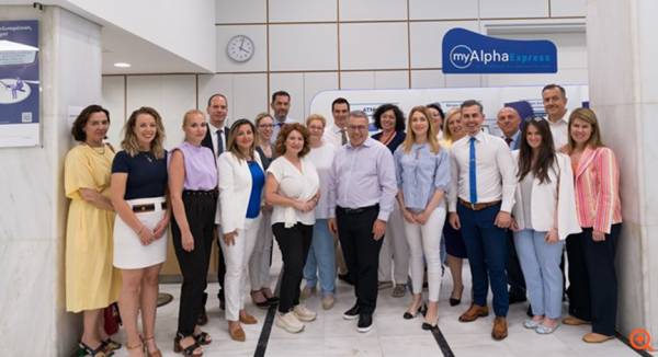 Alpha Bank: &Delta;ί&pi;&lambda;&alpha; &sigma;&tau;&omicron;&nu; &epsilon;&pi;&iota;&chi;&epsilon;&iota;&rho;&eta;&mu;&alpha;&tau;&iota;&kappa;ό &kappa;ό&sigma;&mu;&omicron; &kappa;&alpha;&iota; &tau;&eta;&nu; &kappa;&omicron;&iota;&nu;&omega;&nu;ί&alpha; &tau;&eta;&sigmaf; &Kappa;&epsilon;&nu;&tau;&rho;&iota;&kappa;ή&sigmaf; &Mu;&alpha;&kappa;&epsilon;&delta;&omicron;&nu;ί&alpha;&sigmaf; &kappa;&alpha;&iota; &tau;&eta;&sigmaf; &Theta;&epsilon;&sigma;&sigma;&alpha;&lambda;ί&alpha;&sigmaf;