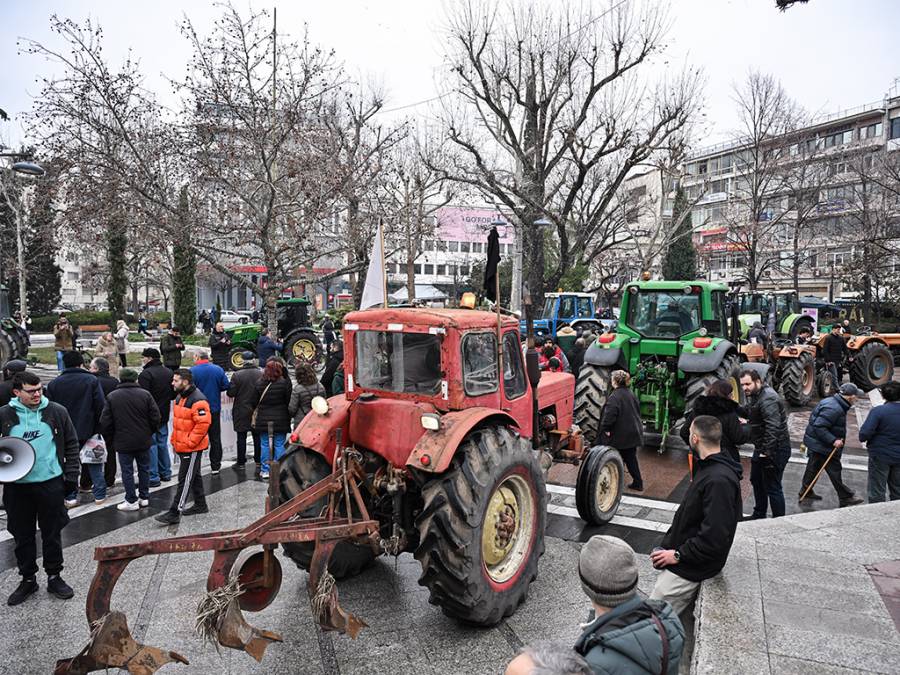 &Alpha;&pi;&omicron;&chi;ώ&rho;&eta;&sigma;&eta; &alpha;&gamma;&rho;&omicron;&tau;ώ&nu; &alpha;&pi;ό &tau;&omicron; &mu;&pi;&lambda;ό&kappa;&omicron; &tau;&eta;&sigmaf; &Nu;ί&kappa;&alpha;&iota;&alpha;&sigmaf; &kappa;&alpha;&iota; &nu;έ&alpha; &kappa;&iota;&nu;&eta;&tau;&omicron;&pi;&omicron;ί&eta;&sigma;&eta; &sigma;&tau;&eta; &Lambda;ά&rho;&iota;&sigma;&alpha;