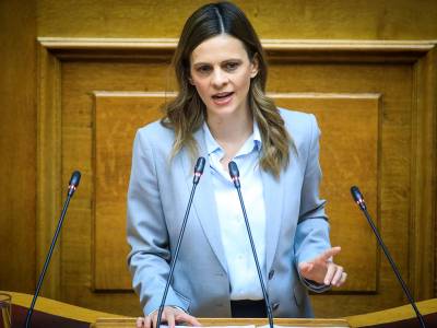 Έ&phi;&eta; &Alpha;&chi;&tau;&sigma;&iota;ό&gamma;&lambda;&omicron;&upsilon;: &Pi;&alpha;&rho;&alpha;&iota;&tau;&epsilon;ί&tau;&alpha;&iota; &kappa;&alpha;&iota; &alpha;&pi;ό &beta;&omicron;&upsilon;&lambda;&epsilon;&upsilon;&tau;ή&sigmaf;