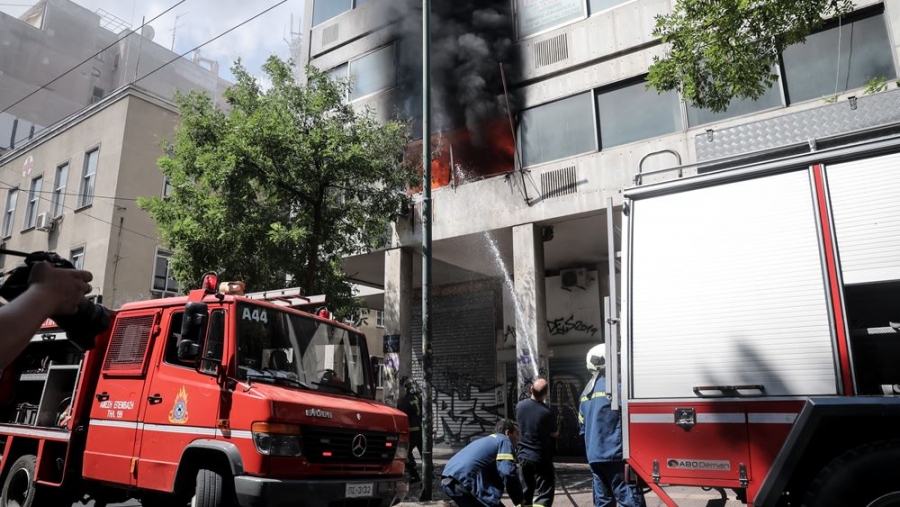 &Sigma;&tau;&alpha; &gamma;&rho;&alpha;&phi;&epsilon;ί&alpha; &alpha;&sigma;&phi;&alpha;&lambda;&iota;&sigma;&tau;&iota;&kappa;ή&sigmaf; &epsilon;&tau;&alpha;&iota;&rho;&epsilon;ί&alpha;&sigmaf; &eta; &phi;&omega;&tau;&iota;ά &pi;&omicron;&upsilon; &xi;έ&sigma;&pi;&alpha;&sigma;&epsilon; &tau;&omicron; &pi;&rho;&omega;ί &epsilon;&pi;ί &tau;&eta;&sigmaf; &omicron;&delta;&omicron;ύ &Gamma;΄ &Sigma;&epsilon;&pi;&tau;&epsilon;&mu;&beta;&rho;ί&omicron;&upsilon;