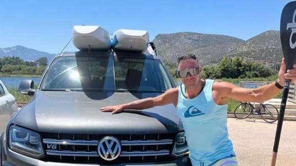 &Eta; Kosmocar-Volkswagen &sigma;&tau;&omicron; &pi;&lambda;&epsilon;&upsilon;&rho;ό &tau;&omicron;&upsilon; &Pi;&rho;&omega;&tau;&alpha;&theta;&lambda;&eta;&tau;ή &Gamma;&iota;ώ&rho;&gamma;&omicron;&upsilon; &Phi;&rho;ά&gamma;&kappa;&omicron;&upsilon;