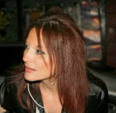 Έ&phi;&upsilon;&gamma;&epsilon; &alpha;&pi;ό &tau;&eta; &zeta;&omega;ή &eta; &delta;&eta;&mu;&omicron;&sigma;&iota;&omicron;&gamma;&rho;ά&phi;&omicron;&sigmaf; Ά&nu;&tau;&zeta;&epsilon;&lambda;&alpha; &Pi;&epsilon;ΐ&tau;&sigma;&eta;