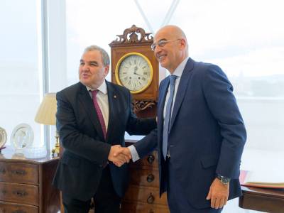 &Sigma;&upsilon;&nu;ά&nu;&tau;&eta;&sigma;&eta; &Delta;έ&nu;&delta;&iota;&alpha; &mu;&epsilon; &tau;&omicron;&nu; &pi;&rho;ό&epsilon;&delta;&rho;&omicron; &tau;&omicron;&upsilon; &kappa;&omicron;&iota;&nu;&omicron;&beta;&omicron;&upsilon;&lambda;ί&omicron;&upsilon; &tau;&eta;&sigmaf; &Mu;ά&lambda;&tau;&alpha;&sigmaf;