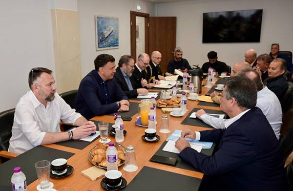 &Beta;. &Kappa;&iota;&kappa;ί&lambda;&iota;&alpha;&sigmaf; &sigma;&tau;&eta; &sigma;&upsilon;&nu;ά&nu;&tau;&eta;&sigma;&eta; &mu;&epsilon; &Pi;&Nu;&Omicron;: &laquo;&Theta;&alpha; &sigma;&upsilon;&nu;&epsilon;&rho;&gamma;&alpha;&sigma;&tau;&omicron;ύ&mu;&epsilon; &mu;&epsilon; &epsilon;&nu;&tau;&iota;&mu;ό&tau;&eta;&tau;&alpha; &kappa;&alpha;&iota; &epsilon;&iota;&lambda;&iota;&kappa;&rho;ί&nu;&epsilon;&iota;&alpha; &pi;&rho;&omicron;&sigmaf; ό&phi;&epsilon;&lambda;&omicron;&sigmaf; &tau;&omega;&nu; &nu;&alpha;&upsilon;&tau;&iota;&kappa;ώ&nu; &kappa;&alpha;&iota; &tau;&eta;&sigmaf; &nu;&alpha;&upsilon;&tau;&iota;&lambda;&iota;&alpha;&kappa;ή&sigmaf; &kappa;&omicron;&iota;&nu;ό&tau;&eta;&tau;&alpha;&sigmaf;&raquo;