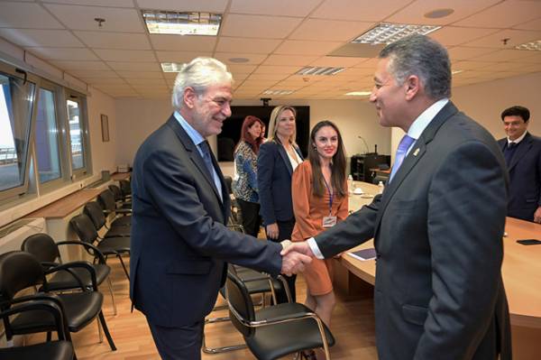 &Theta;&alpha;&lambda;ά&sigma;&sigma;&iota;&omicron;&sigmaf; &tau;&omicron;&upsilon;&rho;&iota;&sigma;&mu;ό&sigmaf; &kappa;&alpha;&iota; &kappa;&rho;&omicron;&upsilon;&alpha;&zeta;&iota;έ&rho;&alpha; &sigma;&tau;&omicron; &epsilon;&pi;ί&kappa;&epsilon;&nu;&tau;&rho;&omicron; &tau;&eta;&sigmaf; &sigma;&upsilon;&nu;ά&nu;&tau;&eta;&sigma;&eta;&sigmaf; &tau;&omicron;&upsilon; &Chi;&rho;. &Sigma;&tau;&upsilon;&lambda;&iota;&alpha;&nu;ί&delta;&eta; &mu;&epsilon; &tau;&omicron;&nu; &Kappa;&upsilon;&beta;&epsilon;&rho;&nu;ή&tau;&eta; &tau;&omicron;&upsilon; &Nu;ό&tau;&iota;&omicron;&upsilon; &Sigma;&iota;&nu;ά, &Alpha;.&Epsilon; Major General dr. Khaled Mubarak Hussein Bakri