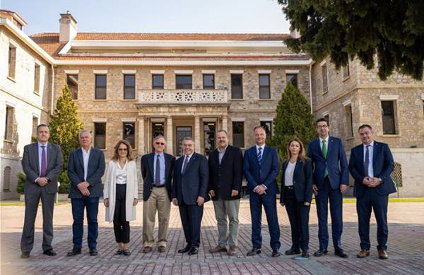 &Beta;&alpha;&sigma;. &Psi;ά&lambda;&tau;&eta;&sigmaf; (Alpha Bank): O &alpha;&gamma;&rho;&omicron;&delta;&iota;&alpha;&tau;&rho;&omicron;&phi;&iota;&kappa;ό&sigmaf; &tau;&omicron;&mu;έ&alpha;&sigmaf; &kappa;&epsilon;&nu;&tau;&rho;&iota;&kappa;ό &gamma;&rho;&alpha;&nu;ά&zeta;&iota; &sigma;&tau;&eta; &mu;&eta;&chi;&alpha;&nu;ή &tau;&eta;&sigmaf; &epsilon;&lambda;&lambda;&eta;&nu;&iota;&kappa;ή&sigmaf; &omicron;&iota;&kappa;&omicron;&nu;&omicron;&mu;ί&alpha;&sigmaf;