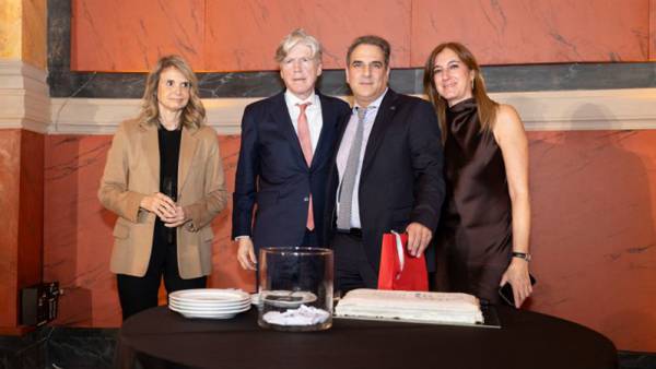 &Epsilon;&Alpha;&Epsilon;&Epsilon;: Έ&kappa;&omicron;&psi;&epsilon; &tau;&eta;&nu; &pi;&rho;&omega;&tau;&omicron;&chi;&rho;&omicron;&nu;&iota;ά&tau;&iota;&kappa;ή &pi;ί&tau;&alpha; &sigma;&tau;&omicron; &pi;&alpha;&lambda;&alpha;&iota;ό &iota;&sigma;&tau;&omicron;&rho;&iota;&kappa;ό &kappa;&tau;ή&rho;&iota;&omicron; &tau;&omicron;&upsilon; &Chi;.&Alpha;.